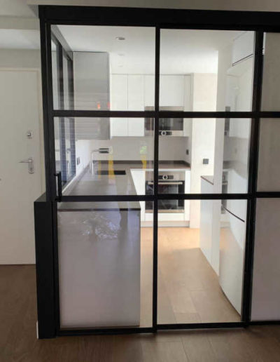 division de hierro y cristal cocina alcorcon