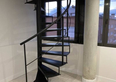 instalar escaleras caracol madrid rotated
